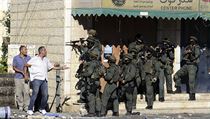 Palestinci se p�ou s hrani�ní policií v Jeruzalém� b�hem st�ede�ních nepokoj�.... | na serveru Lidovky.cz | aktu�ln� zpr�vy