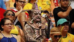Fanou�ci Brazílie pat�í svými kreativními kostýmy ke �pi�ce �ampionátu.