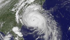 Satelitní snímek hurikánu Arthur.