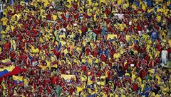 lutá a ervená. Na tribunách jiné barvy nehledejte.