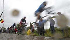 Peloton Tour de France musel v páté etap pekonat tké úseky po kamenných...