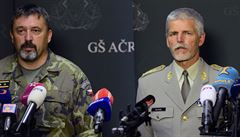 Náelník generálního tábu Armády R Petr Pavel (vpravo) a jeho zástupce Ale...