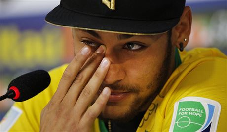 Brazilec Neymar a jeho otec musí sáhnout hluboko do kapsy