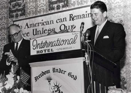 Ronald Reagan podpořil v Los Angeles v roce 1964  nominaci Barryho Goldwatera...