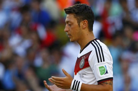 N�mecký fotbalista Mesut Özil.