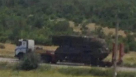 Ukrajinský novinář údajně vyfotil konvoj separatistů s protiletadlovým...