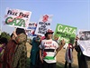Muslimský svt protestuje proti izraelským úderm na Pásmo Gazy.