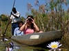 Mokoro, umouje dokonalý pohyb v mlkých vodách delty Okavango.