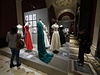 Francouzská móda v 50. letech na výstav v Paíi v muzeu Palais Galliera....