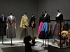 Francouzská móda v 50. letech na výstav v Paíi v muzeu Palais Galliera....