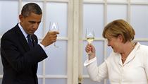 Nmeck kanclka Angela Merkelov si pipj s americkm prezidentem Barackem...