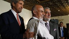 Kerry jedná s Afghanskými prezidentskými kandidáty Abdullahem a Ghanim.