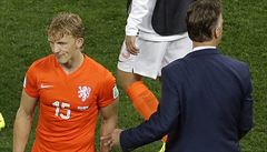 Dirk Kuyt (vlevo) a nizozemský trenér Louis van Gaal.