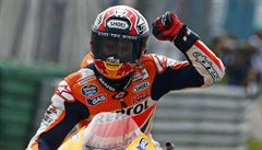 Marc Márquez se raduje z vítězství v MotoGP.