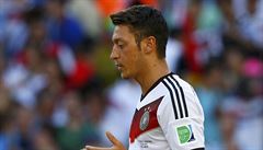 Nikoliv pásmo Gazy. Özil věnoval bonusy za titul brazilským dětem