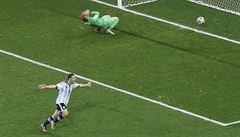 Maxi Rodriguez prom��uje penaltu v rozst�elu a stvrzuje argentinský postup do...