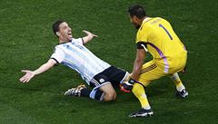 Maxi Rodriguez slaví postup do finále s branká�em Romerem.
