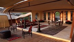 Saruni je vynikajícím p�íkladem glampingu (glamoure camping).. Samburu, Ke�a.