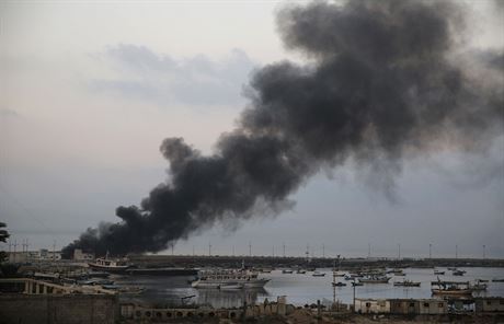 Kou nad Gazou po sérii explozí. (ilustraní foto)