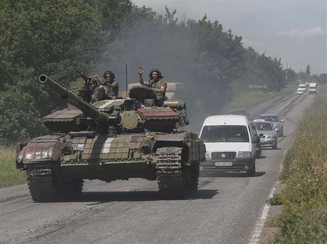 Ukrajintí vojáci poblí msta Kosantynivka v Doncké oblasti.