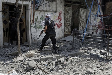 Palestintí ozbrojenci se pipravují na stet s Izraelci.