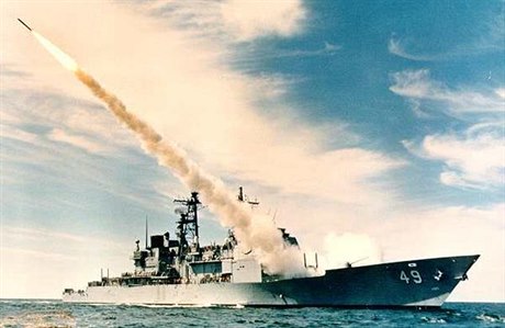 Křižník USS Vincennes na snímku z roku 1985.
