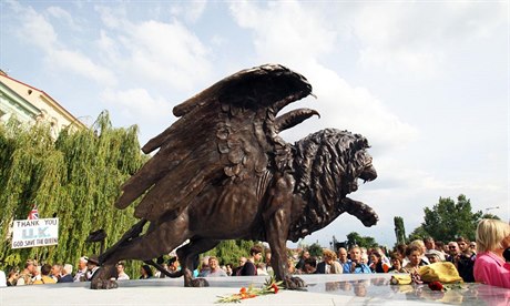 Odletí z Klárova jinam? S umístním monumentálního památníku eskoslovenským...