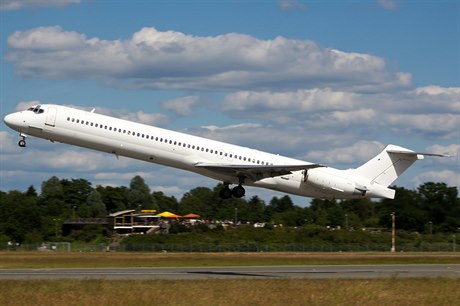 Stroj typu MD-83 (McDonnell Douglas 83) patilo panlské spolenosti Swiftair,...