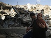 Palestinská ena po návratu dom nachází jen trosky.