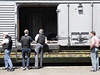 Pozorovatelé z OBSE u chladících vagón v nich mají být umístna tla obtí ze...