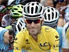 Italský cyklista Vincenzo Nibali ve lutém trikotu.