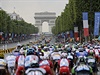 Champs Elysées a jezdci Tour de France.