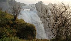 Dal�í nádherné pohledy na vodopády je mo�né za�ít z �elezného mostu, který...