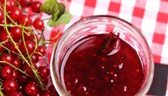 Sko�ici nechte klidn� ve skleni�ce marmelády