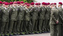 Úterní LN: Armáda uvažuje o nových portrétech vojáků
