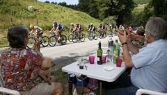 Momentka z estnácté etapy Tour de France.