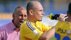 Trenér Jihlavy Petr Rada udíli rady Václavu Kolou�kovi.