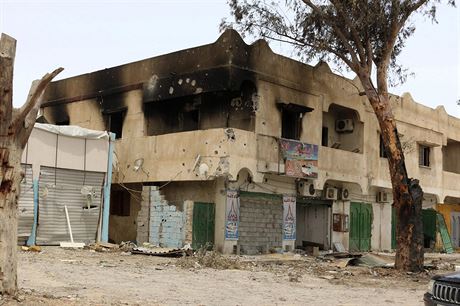 Libyjský stát se pomalu propadá do chaosu a hrozí reálné nebezpeí, e se...