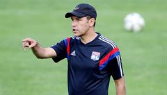 Trenér Lyonu Hubert Fournier na tréninku v Mladé Boleslavi.