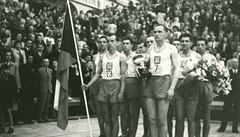 Vítzné basketbalové mustvo na mistrovství Evropy v enev v roce 1946.