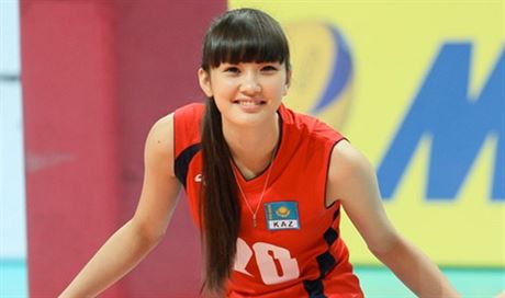 Kazaská volejbalistka Sabina Altynbekovová na asijském ampionátu do 19 let.