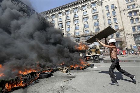 V ukrajinském hlavním mst ve tvrtek propukly nepokoje vyvolané snahou...