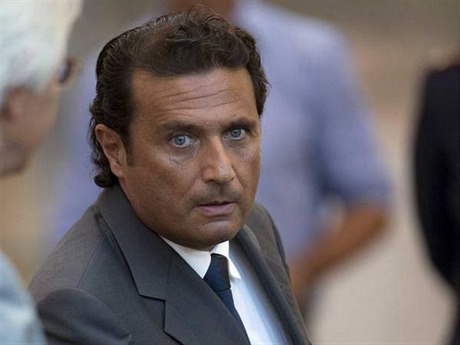 Francesco Schettino, kapitán ztroskotané výletní lodi Costa Concordia.