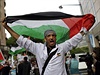 Palestinský demonstrant vykikuje protiizralská hesla po bombardování Gazy
