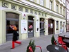 est kaváren provozuje CrossCafe v Praze, osm poboek má v Plzni a práv...