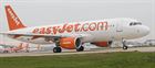 Letadlo spolenosti easyJet na letiti Gatwick.