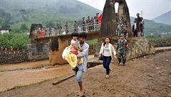 Evakuace obyvatel provincie Jün-nan po devastujícím zem�t�esení