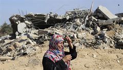 �ena b�hem p�ím��í zji��uje, co zbylo z jejího domu v Chán Júnis.