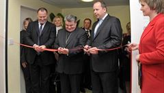 Leksellovu gama noi poehnal arcibiskup Dominik Duka (uprosted). Na...