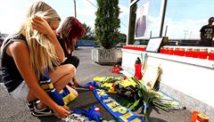 Fanou�ci FK Teplice p�icházeli 2. srpna p�ed teplický fotbalový stadion uctít...